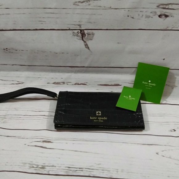 Handbags - 💥FINAL SALE💥 Kate Spade Wristlet Wallet